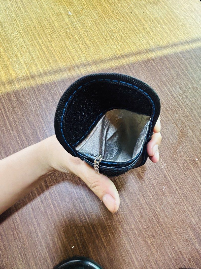 Carbon fiber pattern coin pouch key holder keychain (Category: Purses & Pouches) located in Manila. Submitted by starbalesukandjapansurplus (Listing ID 1470555345, Image 3). Description: - Stylish black carbon fiber weave design with contrast blue stitching - Secure flap closure with hook and loop fastener - Convenient top hook clip for easy attachment to bags or belt loops - Built-in key ring and internal silver metallic lining with an attached 