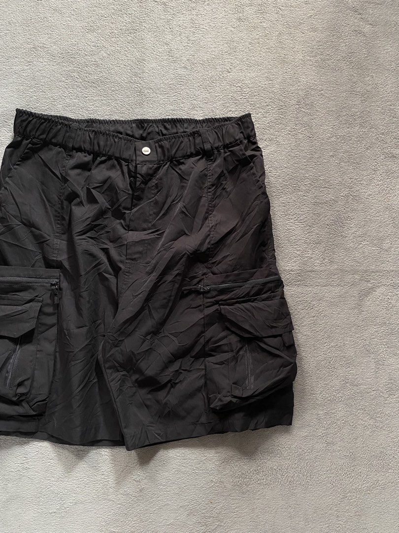 Cargo Jorts nylon (Category: Shorts) located in Ozamiz City. Submitted by thriftnikael (Listing ID 1470516462, Image 2). Description: waist: 34 ( 28-40 ) length: 22.5 thigh: 15 hem: 13 Color rate: 10/10 Condition: 10/10 Issue: na .