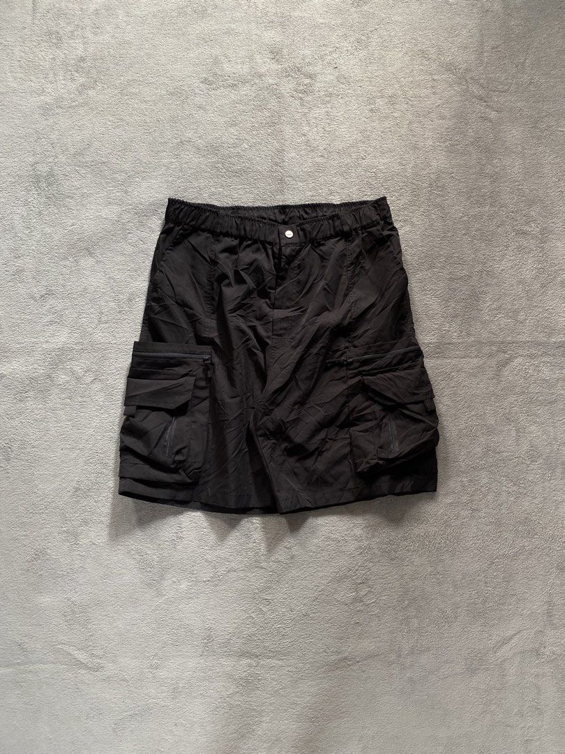 Cargo Jorts nylon (Category: Shorts) located in Ozamiz City. Submitted by thriftnikael (Listing ID 1470516462, Image 1). Description: waist: 34 ( 28-40 ) length: 22.5 thigh: 15 hem: 13 Color rate: 10/10 Condition: 10/10 Issue: na .