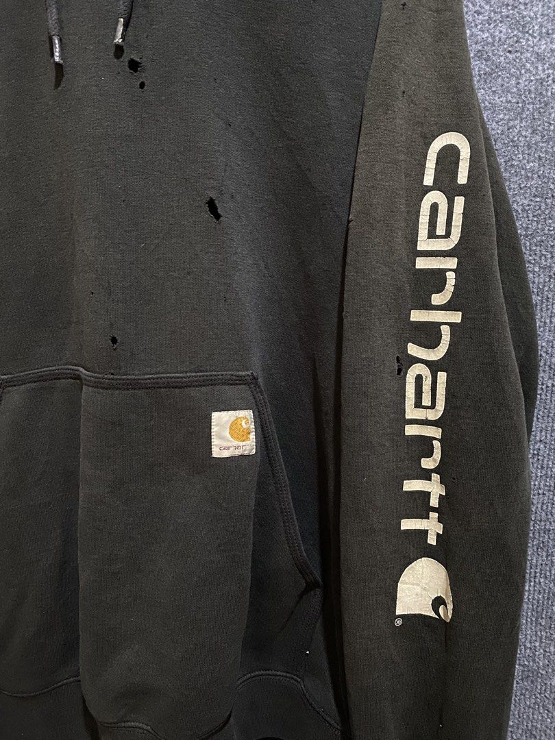 CARHARTT K122 - BLK OG FIT SCRIPT HOODIE (Category: Hoodies) located in Banga. Submitted by thriftingwithher (Listing ID 1470520828, Image 2). Description: 📌 CARHARTT K122 - BLK OG FIT SCRIPT HOODIE💎 ◾DIMES: WIDTH 23.5 X LENGTH 28.5✨ ◾COMPLETE TAGS✨ ◾ISSUE: HAIRLINES/CRACKS, HOLES, MULTI PINHOLES, MINIMAL SCRATCHES IN RIBBINGS✨ ◾COLOR RATE: 9/10✨ ◾WORKWEAR CONDITION✅.