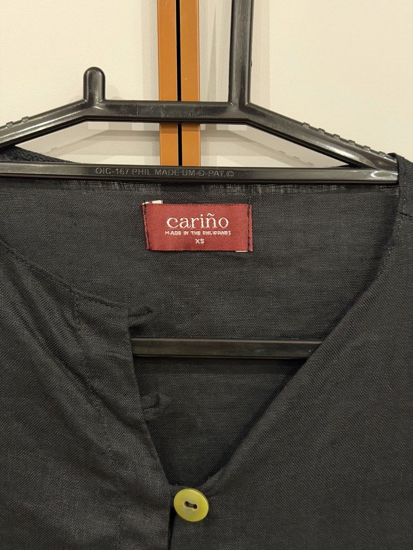 CARIÑO Black Multicolored Button Blouse (Category: Blouses) located in Muntinlupa City. Submitted by closet.natalia (Listing ID 1470476215, Image 2). Description: CARIÑO Black Multicolored Button Blouse XS ● Brand: CARIÑO ● Size: XS ● Color: Black ● Short sleeves with a V-neckline ● Unique multicolored buttons down the front ● Lightweight fabric with a slightly fitted silhouette ● Made in the Philippines 📌 Condition: Brand new, never been worn �