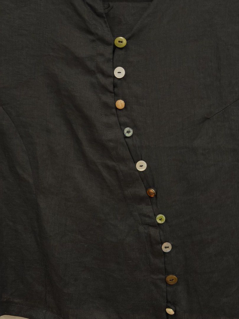 CARIÑO Black Multicolored Button Blouse (Category: Blouses) located in Muntinlupa City. Submitted by closet.natalia (Listing ID 1470476215, Image 3). Description: CARIÑO Black Multicolored Button Blouse XS ● Brand: CARIÑO ● Size: XS ● Color: Black ● Short sleeves with a V-neckline ● Unique multicolored buttons down the front ● Lightweight fabric with a slightly fitted silhouette ● Made in the Philippines 📌 Condition: Brand new, never been worn �