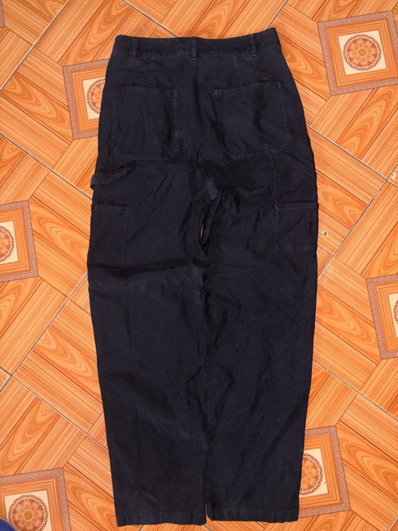Carpenter Baggy pants (Category: Jeans) located in Polomolok. Submitted by rrthrift (Listing ID 1470502390, Image 2). Description: - Color: Black - Fit: Straight leg with belt loops and button/zip fly closure - Material: Durable, canvas-like fabric built for everyday wear - Pockets: Multiple utility cargo pockets on legs, deep front pockets, and rear patch pockets - Styling: Easy to pair with tees, hoodies, and casual streetwear.