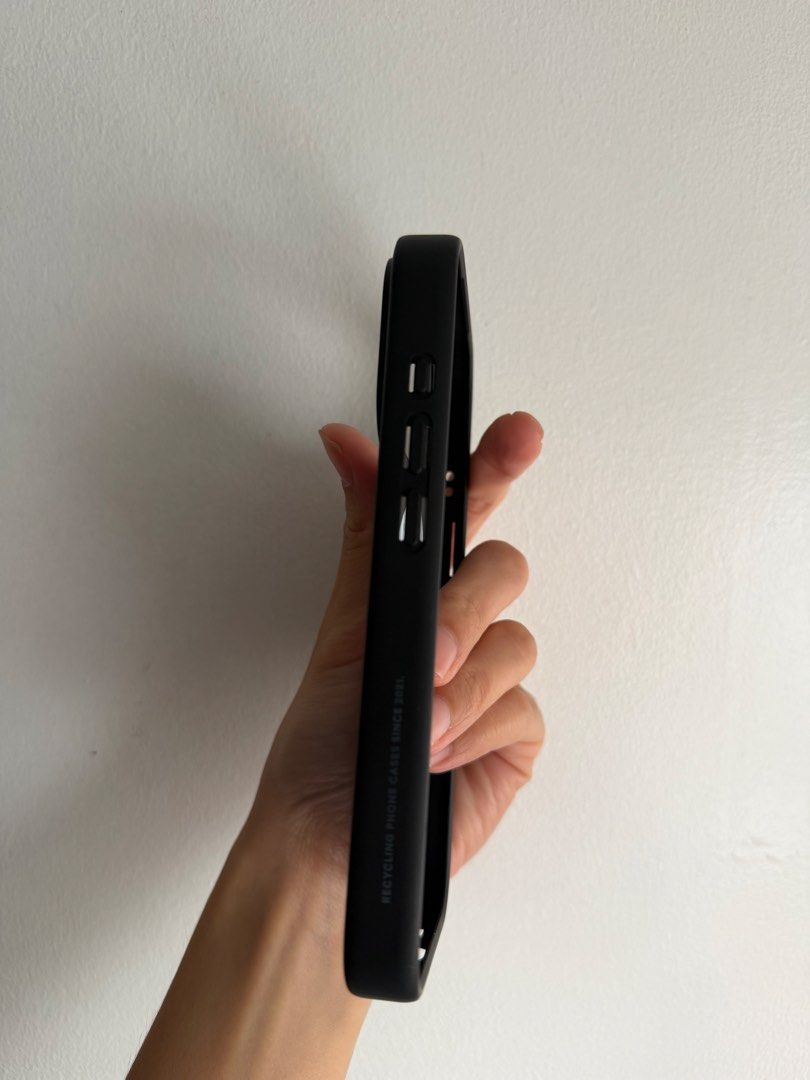 Casetify Case 17 pro (Category: Cases & Sleeves) located in Dasmarinas. Submitted by yanalourdes (Listing ID 1470349361, Image 3). Description: Original with box and qr.