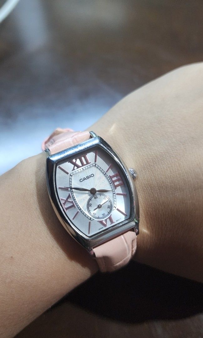 Casio LTP- E114 Analog Watch (Category: Women's Watches) located in Baguio. Submitted by coffeesilvershadow_28 (Listing ID 1470423806, Image 1). Description: - From HK box - Like new condition - Working - Issue: May bakbak ung strap nya, please review photo - Baguio dropping - Jnt shipping- Payment first plus sf before shipping.