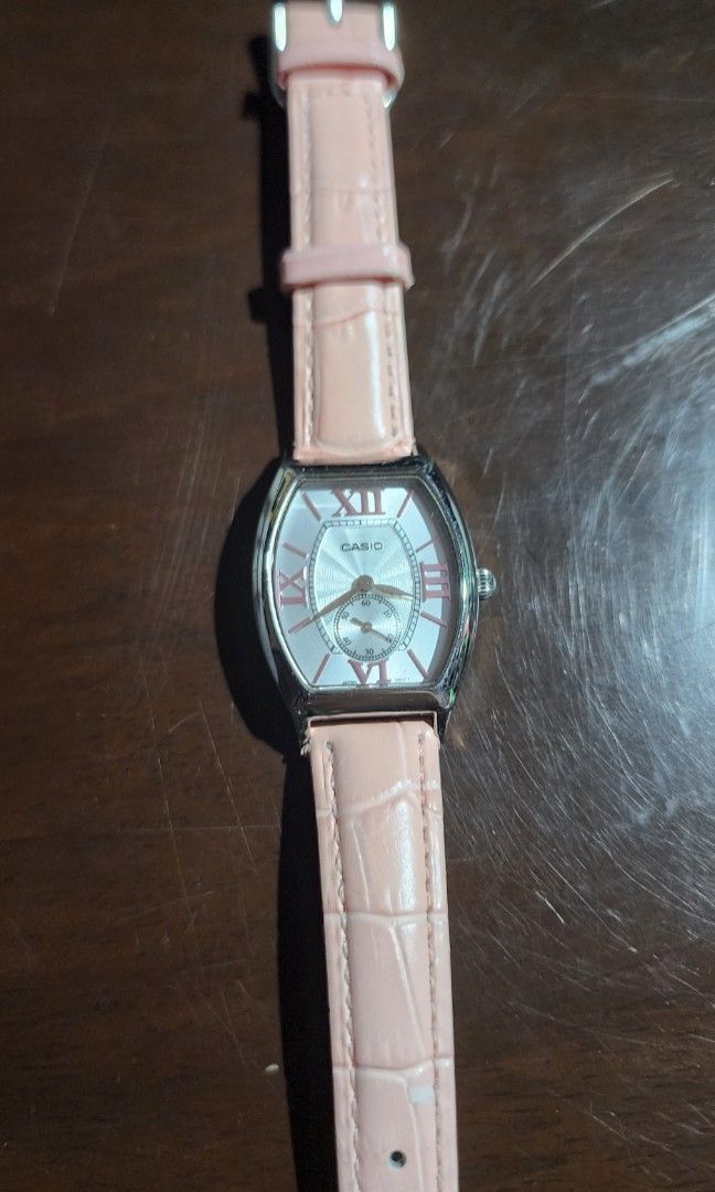 Casio LTP- E114 Analog Watch (Category: Women's Watches) located in Baguio. Submitted by coffeesilvershadow_28 (Listing ID 1470423806, Image 2). Description: - From HK box - Like new condition - Working - Issue: May bakbak ung strap nya, please review photo - Baguio dropping - Jnt shipping- Payment first plus sf before shipping.
