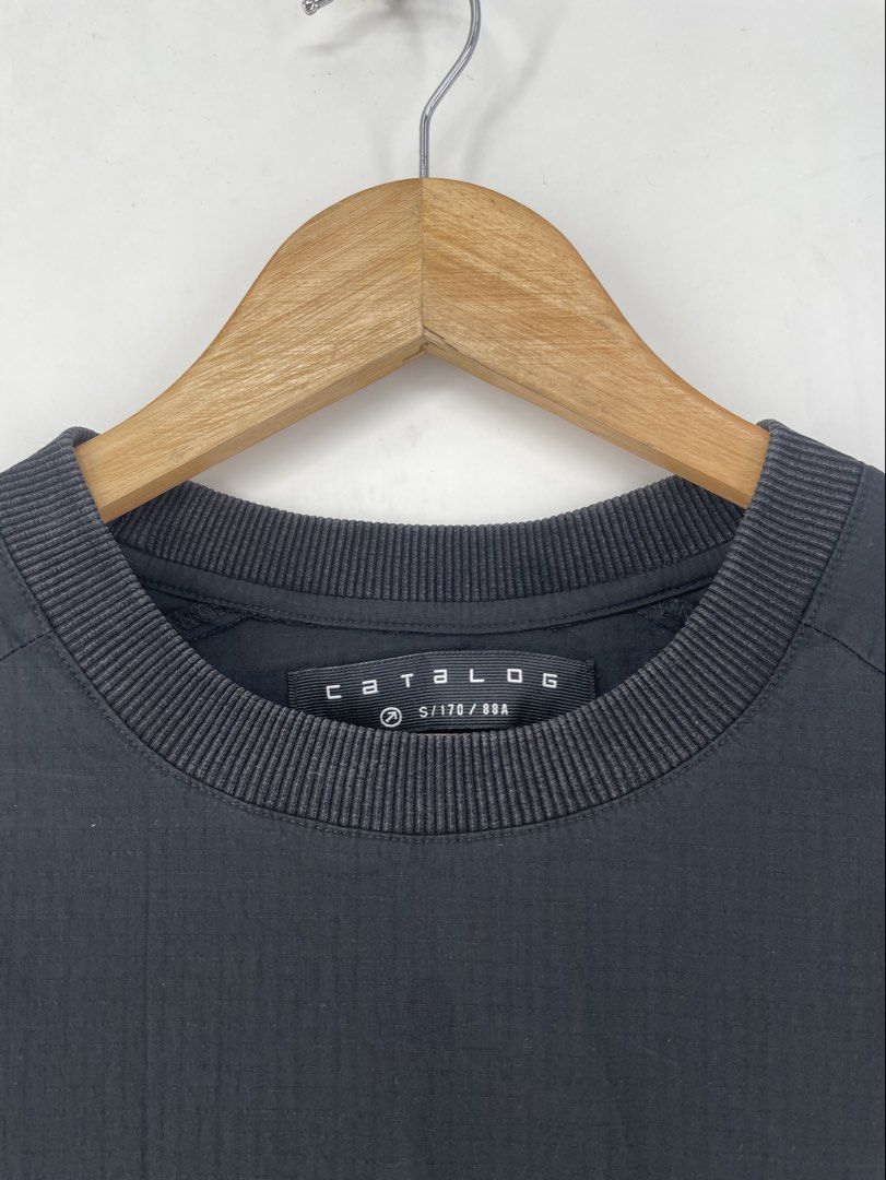 Catalog HSE Ripstop Utility Shirt (Category: Formal Shirts) located in Mandaluyong City. Submitted by armrhts (Listing ID 1470428406, Image 3). Description: Size: Small Dimensions(inches) •Width: 22" •Length: 27" •Pit to Cuff: 6" Issue/s: Small Scratch .