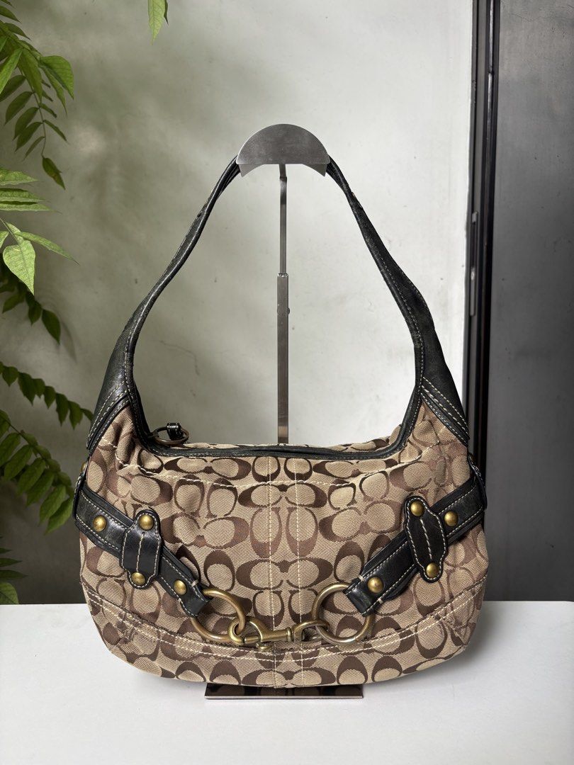 Cch Ergo Belted (Category: Shoulder Bags) located in Caloocan City. Submitted by kayeannvo1024 (Listing ID 1470365014, Image 1). Description: .