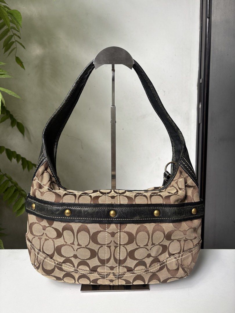 Cch Ergo Belted (Category: Shoulder Bags) located in Caloocan City. Submitted by kayeannvo1024 (Listing ID 1470365014, Image 2). Description: .