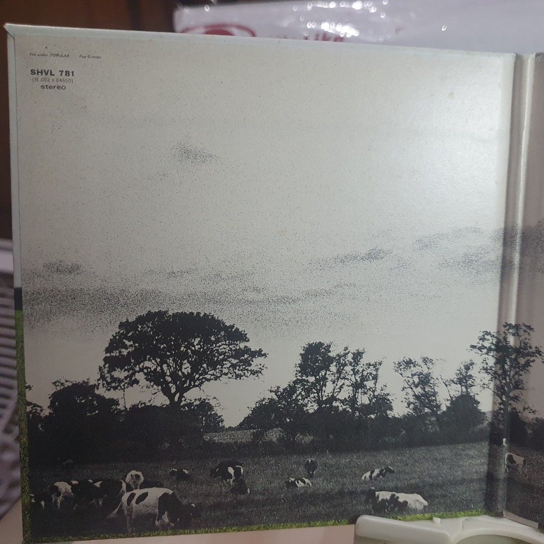 [CD] Pink Floyd Atom Heart Mother (Category: CDs & DVDs) located in Quezon City. Submitted by collectionneursonline88 (Listing ID 1470545861, Image 3). Description: - Artist/Album: Pink Floyd - Atom Heart Mother (Gatefold Vinyl) - Cover Art: Iconic cow cover - Label/Pressing: EMI Records, Stereo (SHVL 781) - Key Tracks: Atom Heart Mother, Summer '68, Fat Old Sun, Alan's Psychedelic Breakfast 🔄 Meetups Balintawak Camachile 7/11 Quezon City 🛵 Shi