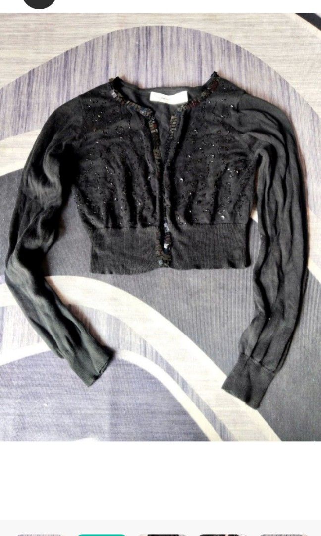 CDG CARDIGAN CROP SEQUENCE (Category: Coats, Jackets and Outerwear) located in Manila. Submitted by icamalicdem29 (Listing ID 1470394152, Image 1). Description: .