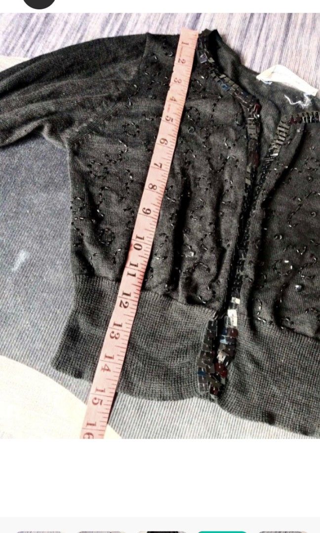 CDG CARDIGAN CROP SEQUENCE (Category: Coats, Jackets and Outerwear) located in Manila. Submitted by icamalicdem29 (Listing ID 1470394152, Image 3). Description: .