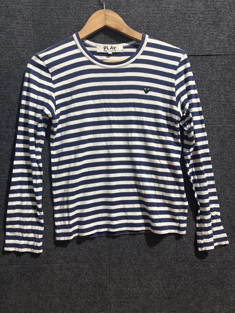 cdg play (Category: Activewear) located in Baguio. Submitted by picksby_mik (Listing ID 1470530744, Image 1). Description: very good condition 9/10 color rate 17x22.