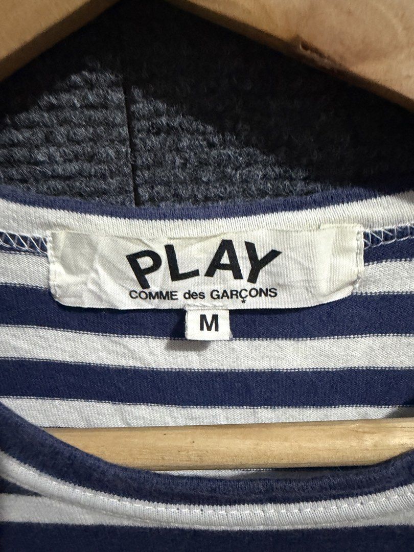 cdg play (Category: Activewear) located in Baguio. Submitted by picksby_mik (Listing ID 1470530744, Image 2). Description: very good condition 9/10 color rate 17x22.