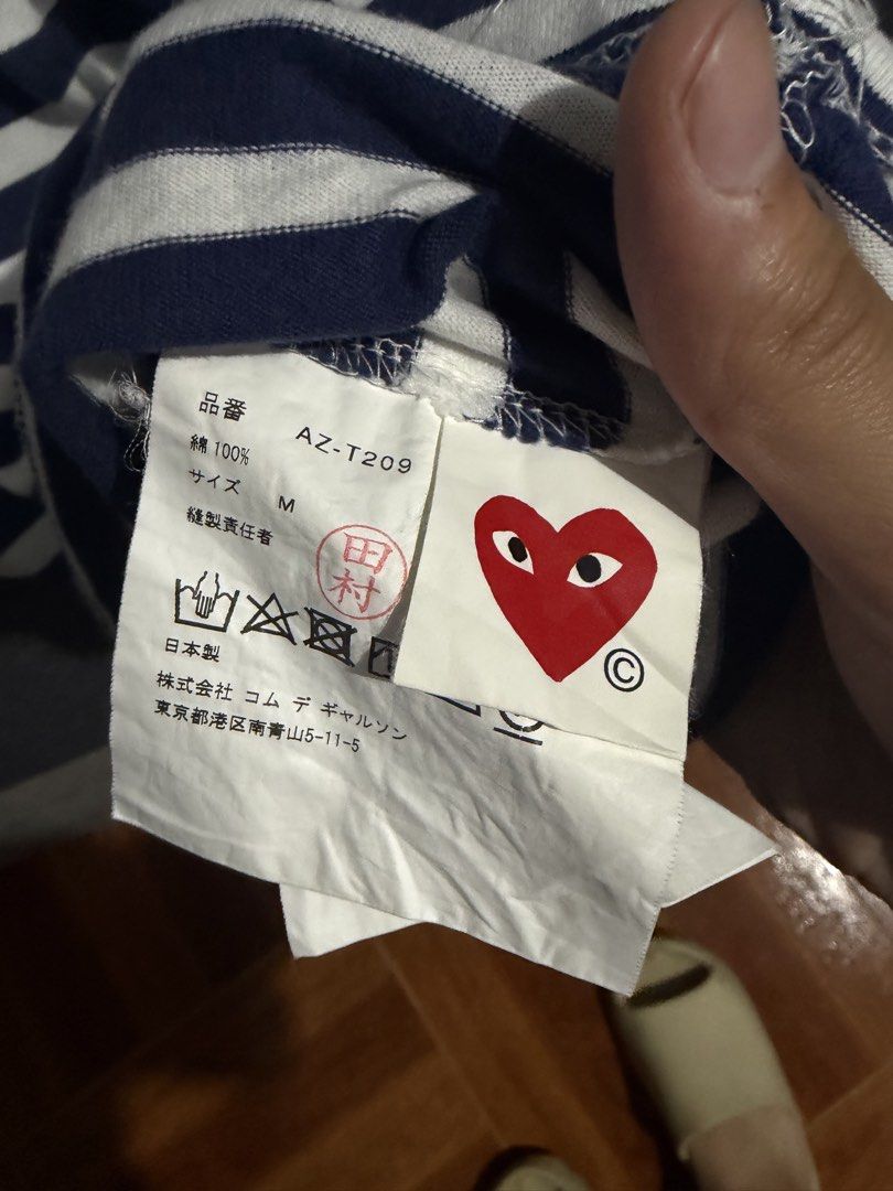 cdg play (Category: Activewear) located in Baguio. Submitted by picksby_mik (Listing ID 1470530744, Image 3). Description: very good condition 9/10 color rate 17x22.