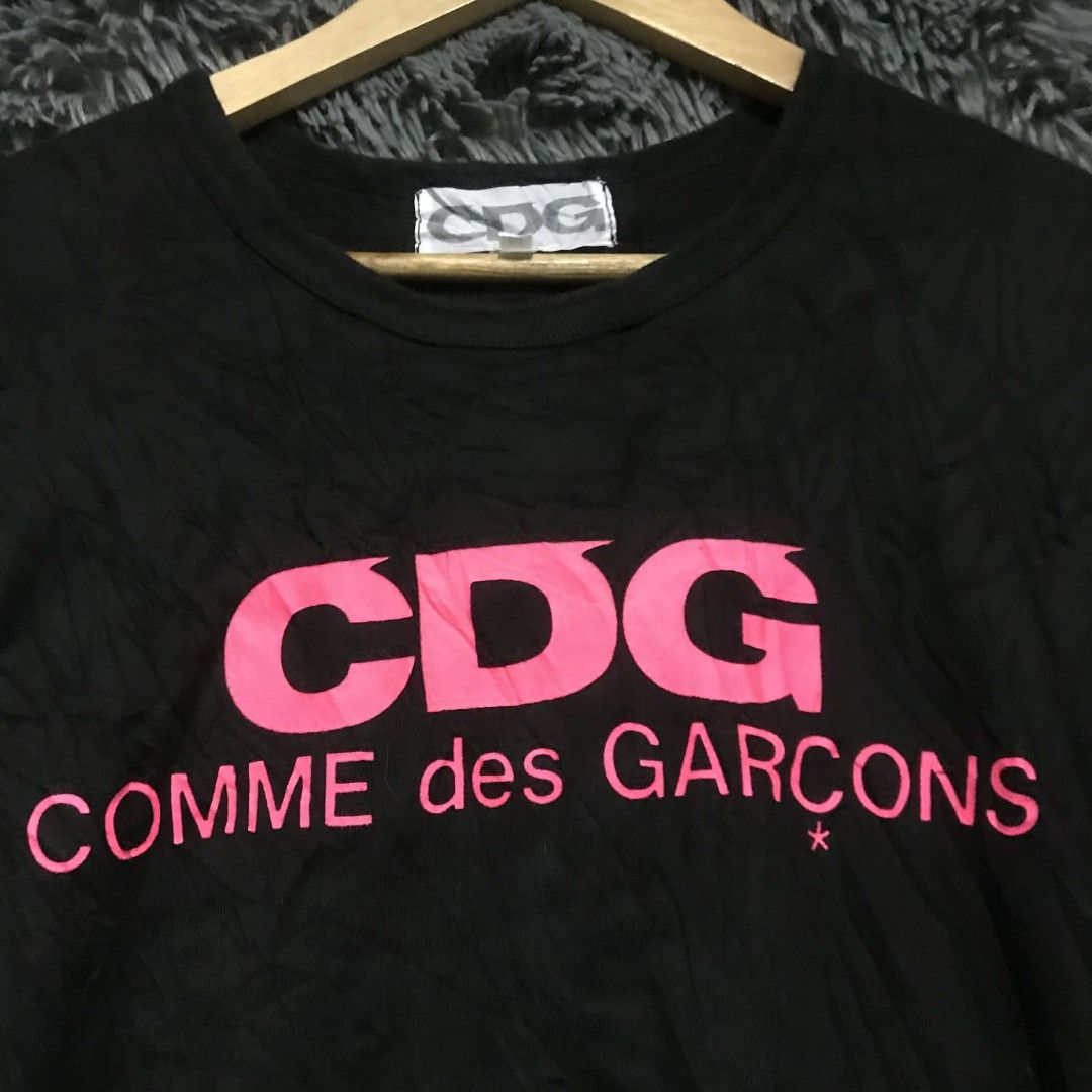 CDG SCRIPT AUTHENTIC (Category: Activewear) located in Manila. Submitted by thrift_marvs (Listing ID 1470541974, Image 2). Description: CDG SCRIPT AUTHENTIC NO ISSUE 10/10 COLOR RATE EXCELLENT CONDITION SIZE MEDIUM 1880 PLUS SHIPPING FEE.