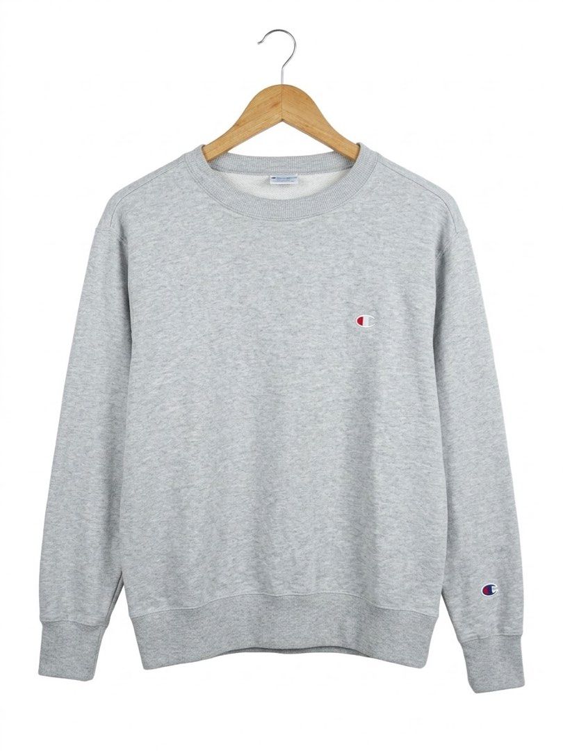 Champion Reverse Weave Crewneck Sweatshirt – Heather Grey (Category: Coats, Jackets and Outerwear) located in Manila. Submitted by nadalarchive (Listing ID 1470360804, Image 1). Description: Excellent pre-owned condition.
