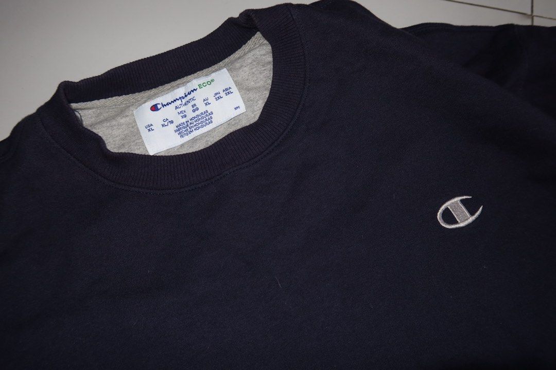 Champion sweater (Category: Coats, Jackets and Outerwear) located in Angeles City. Submitted by gwopchoo (Listing ID 1470472589, Image 2). Description: Color rate: Good (9/10 imo) Dimes: Width: 25 | Length: 28.5 Negotiable Meetups around Pampanga.
