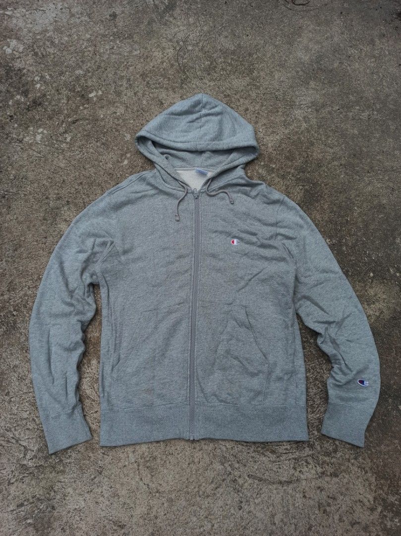 Champion Zip Up Hoodie (Category: Hoodies) located in Baybay. Submitted by thrift_thrift_langg (Listing ID 1470556407, Image 1). Description: Champion Zip Up Hoodie W- 21.5 L- 26 Color rate: 9.5/10 Issue: Need Wash Very Good Condition - Size: XL on tag but can only fit to Large - Embroidery Logo.