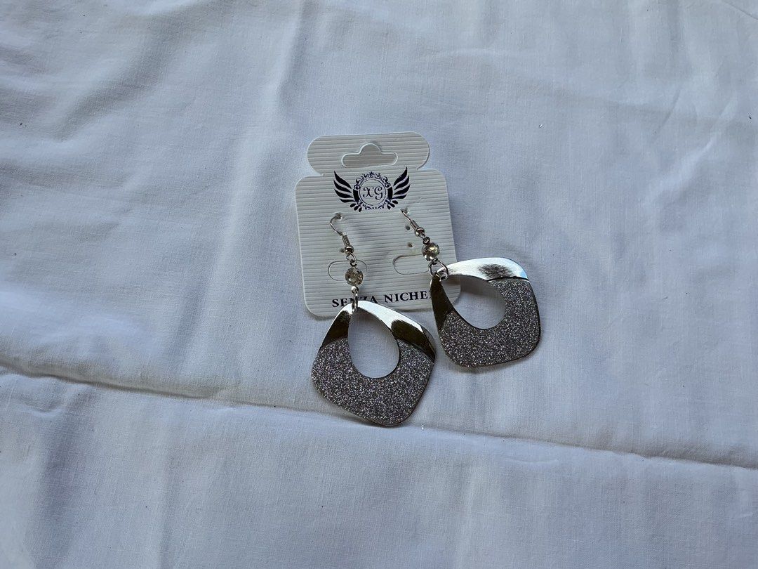Chandelier Earrings (Category: Earrings) located in Pinamalayan. Submitted by _dragonfly (Listing ID 1470376306, Image 2). Description: 30 each 100 take all .