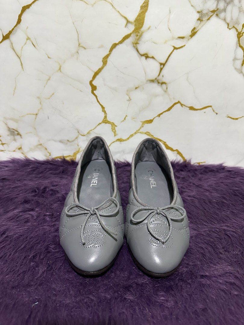 Chanel Captoe (Category: Flats & Sandals) located in Marikina City. Submitted by georgiaprelovestuff (Listing ID 1470454991, Image 1). Description: size 39 PLEASE READ BEFORE MAKING AN OFFER: 🔹No inclusions since this is preloved 🔹NO to low ballers please 🔹NO meetups due to busy schedule 🔹If you make an offer, please get the item let's not waste each other's time 🔹NO return NO exchange NO cancellation 🔹Please manage your expectation since a