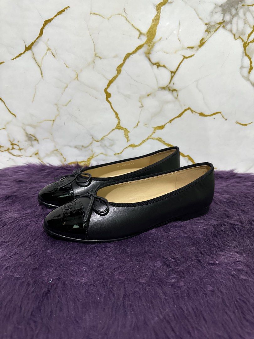 Chanel captoe (Category: Flats & Sandals) located in Marikina City. Submitted by georgiaprelovestuff (Listing ID 1470455680, Image 3). Description: size 39 PLEASE READ BEFORE MAKING AN OFFER: 🔹No inclusions since this is preloved 🔹NO to low ballers please 🔹NO meetups due to busy schedule 🔹If you make an offer, please get the item let's not waste each other's time 🔹NO return NO exchange NO cancellation 🔹Please manage your expectation since a