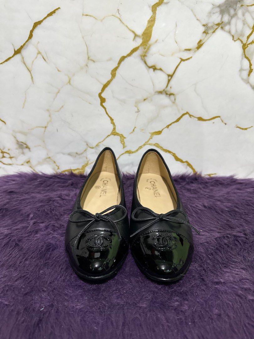 Chanel captoe (Category: Flats & Sandals) located in Marikina City. Submitted by georgiaprelovestuff (Listing ID 1470455680, Image 1). Description: size 39 PLEASE READ BEFORE MAKING AN OFFER: 🔹No inclusions since this is preloved 🔹NO to low ballers please 🔹NO meetups due to busy schedule 🔹If you make an offer, please get the item let's not waste each other's time 🔹NO return NO exchange NO cancellation 🔹Please manage your expectation since a
