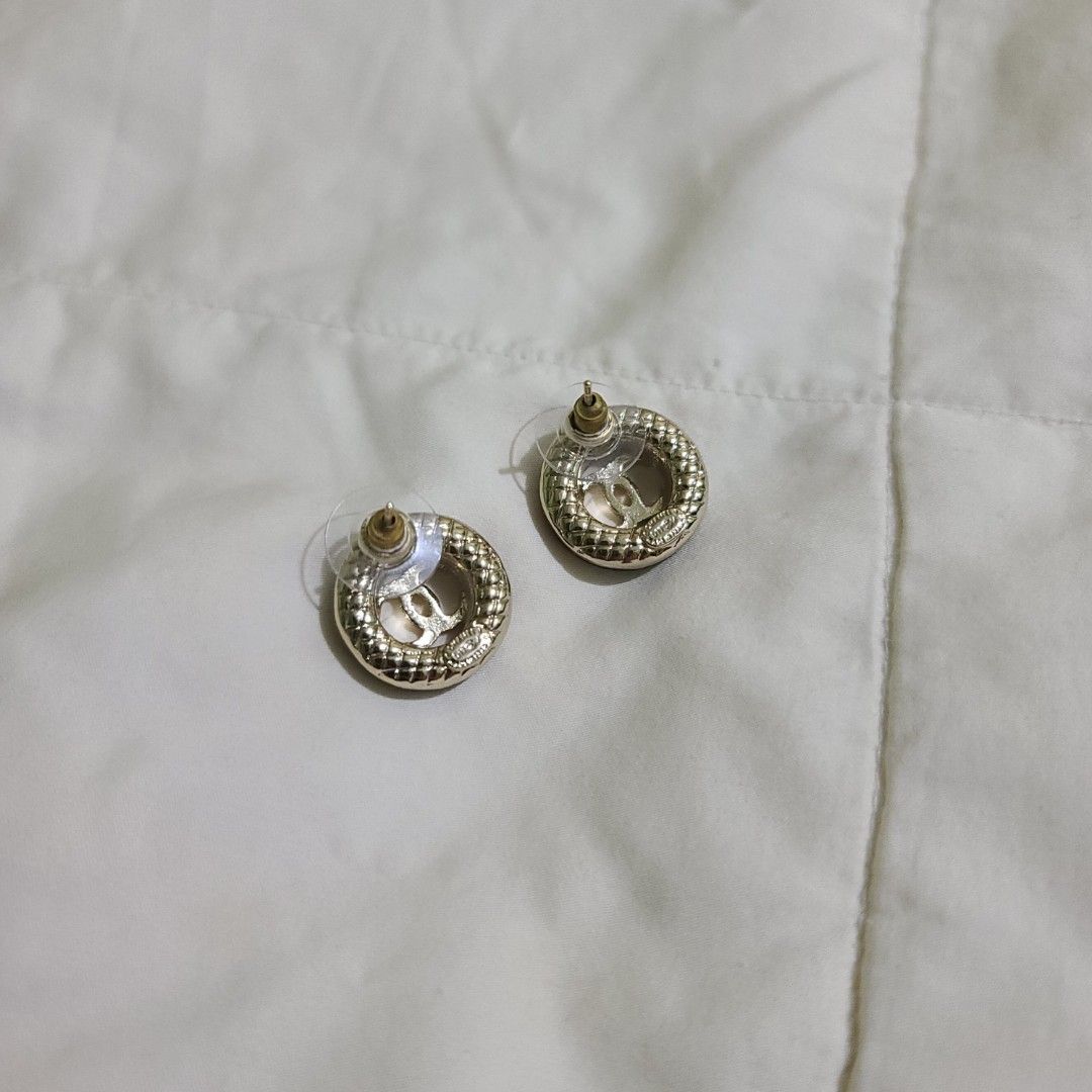 Chanel Earrings (Category: Earrings) located in Manila. Submitted by faurbrey (Listing ID 1470522227, Image 3). Description: Excellent Condition No Issues.