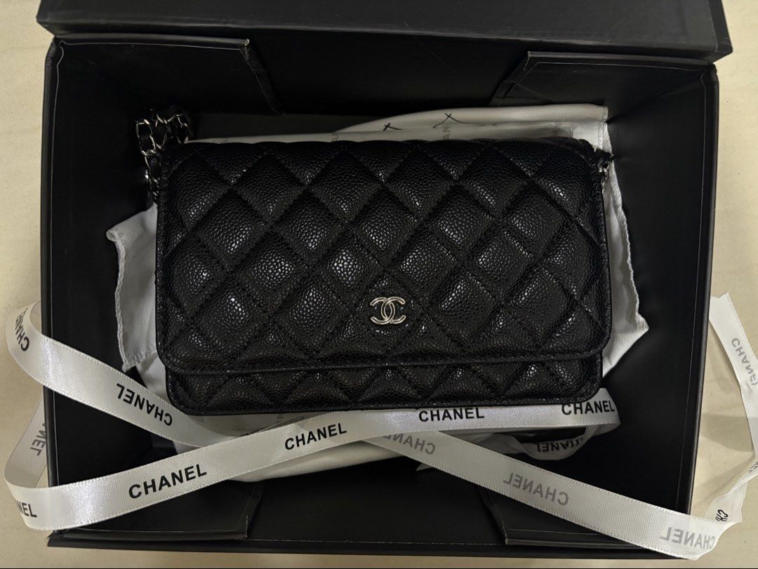 Chanel Wallet on Chain Silver Hardware (Category: Shoulder Bags) located in Paranaque City. Submitted by hiddenaisle_ (Listing ID 1470405368, Image 1). Description: 📍manila meet up or lalamove for nearby areas :).