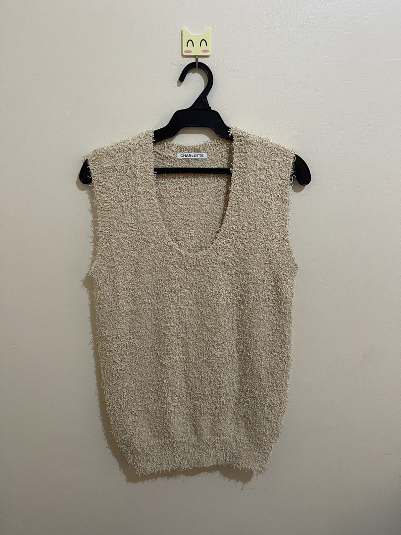 Charlotte Fuzzy Loop Yarn Finish Vest Top (Category: Sleeveless) located in San Jacinto. Submitted by lovedbylou.ph (Listing ID 1470397969, Image 1). Description: •best fits medium .