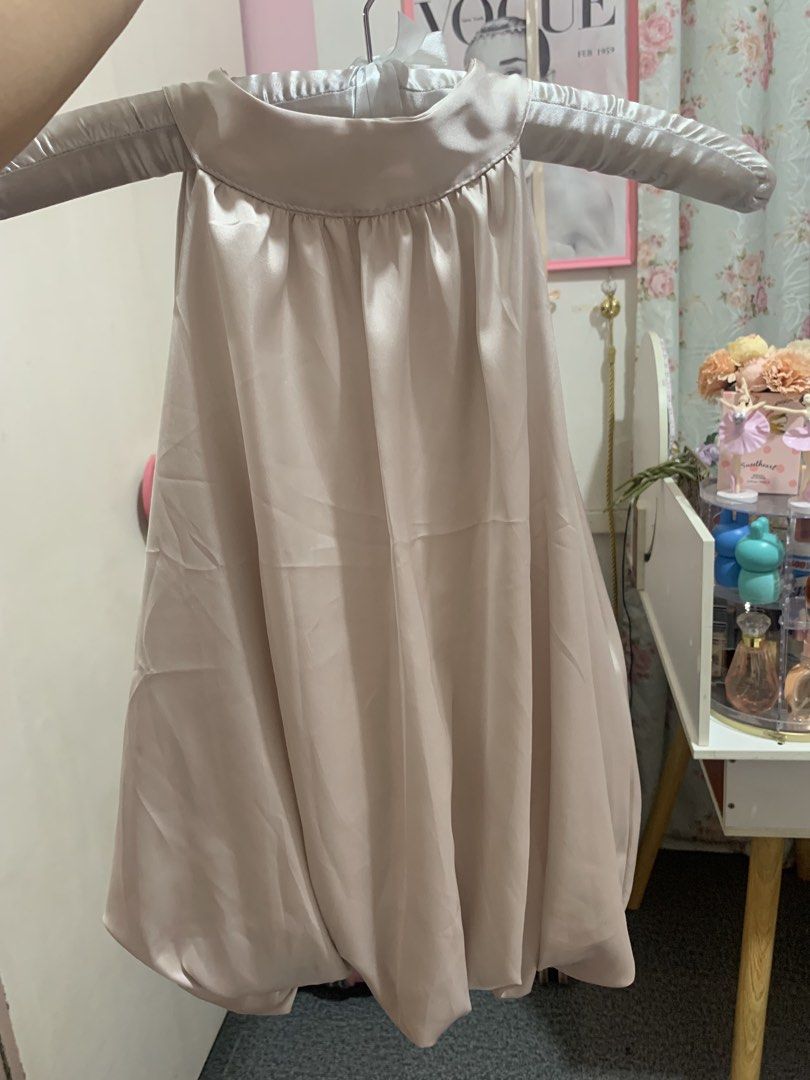 Cher Studio BKK Silk Bubble Hem Top (Category: Sleeveless) located in Bocaue. Submitted by gaille29 (Listing ID 1470459764, Image 1). Description: Can fit up to 42 bust .