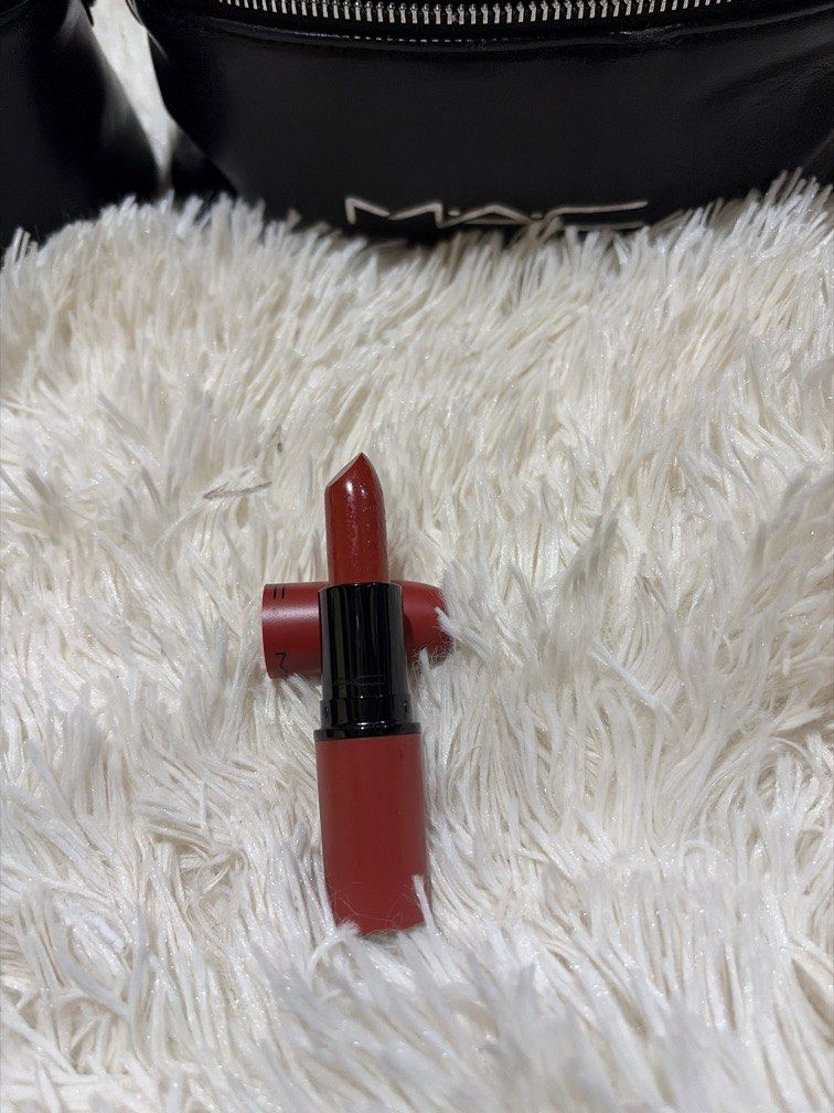 CHILI MATTE MAC LIPSTICK (Category: Makeup) located in Pugo. Submitted by caztraine (Listing ID 1470392222, Image 1). Description: .