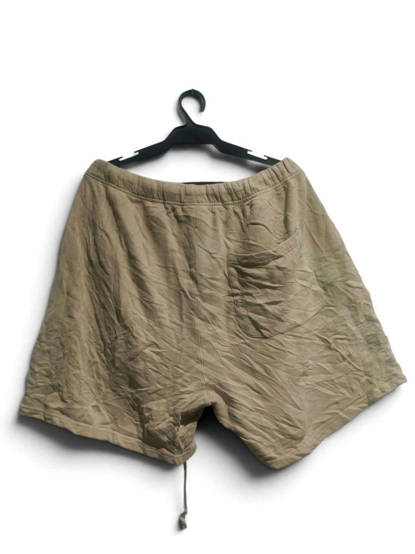 Chinism sweat short (Category: Activewear) located in Vinzons. Submitted by kspabico07187 (Listing ID 1470504184, Image 2). Description: Excellent condition No issue Waist-30-40 L-19.