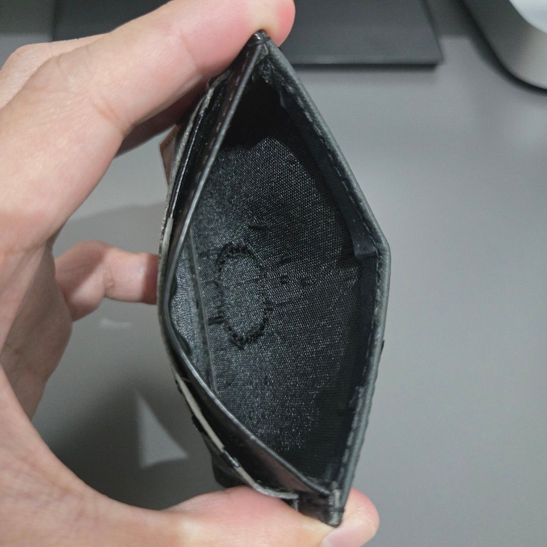 Christian Dior Card Holder (Category: Wallets & Card Holders) located in Quezon City. Submitted by flipandfind (Listing ID 1470490295, Image 3). Description: authentic gwp christian dior card holder - well used, pealing leather, check photos for the condition - sold as is P 1500.
