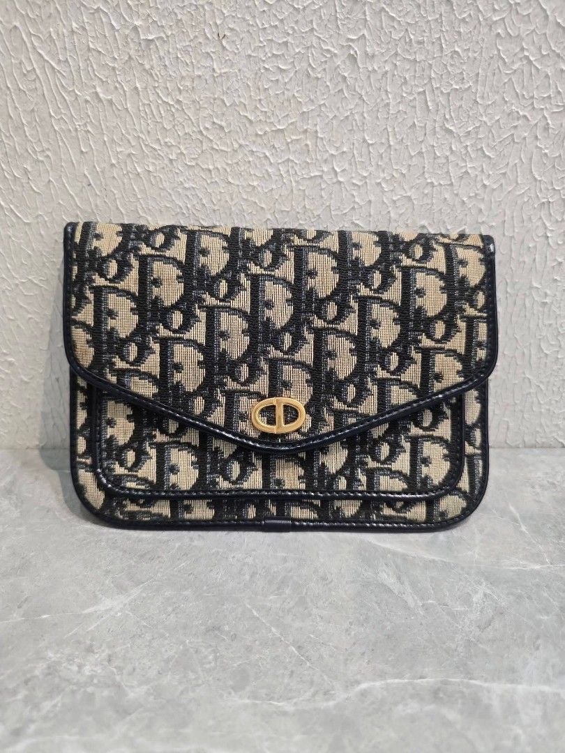 Christian Dior Oblique Monogram Envelope Flap Clutch Authentic💯💯 (Category: Clutches) located in Davao. Submitted by SecondhandItems97 (Listing ID 1470421914, Image 1). Description: Includes generic dustbag with free gold chain sling.