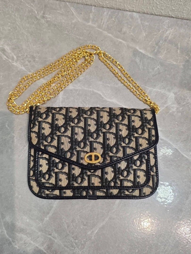 Christian Dior Oblique Monogram Envelope Flap Clutch Authentic💯💯 (Category: Clutches) located in Davao. Submitted by SecondhandItems97 (Listing ID 1470421914, Image 2). Description: Includes generic dustbag with free gold chain sling.