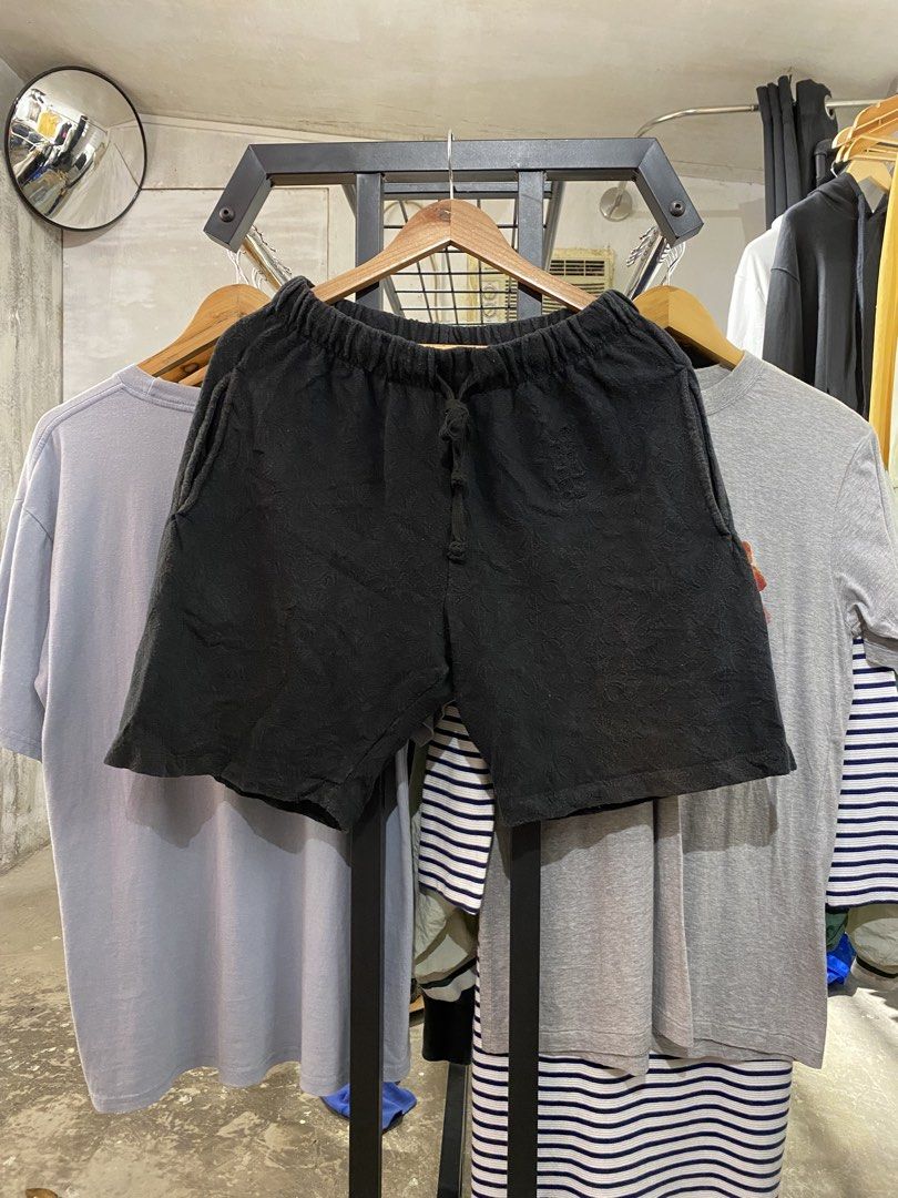 Chrome hearts (Category: Shorts) located in Davao. Submitted by rewornz (Listing ID 1470387626, Image 1). Description: 28-34 W 19 L Very Good Condi .