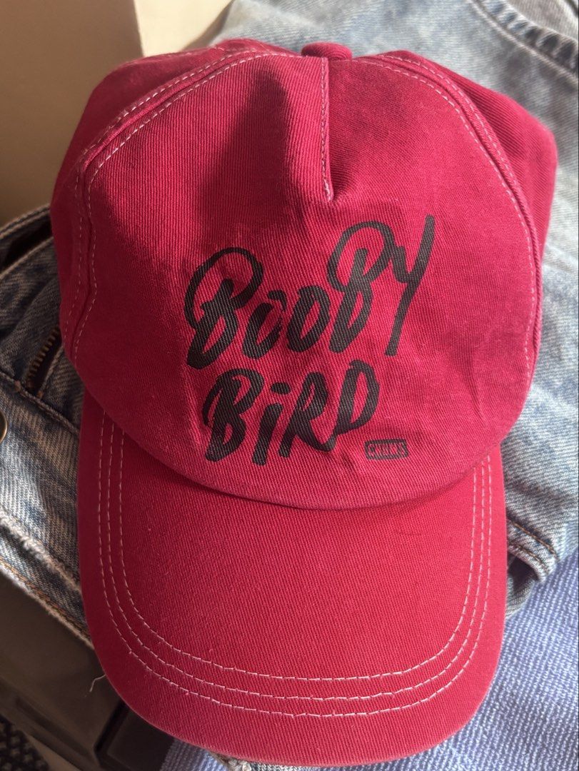 Chums Booby Bird Snapback Cap (Category: Caps & Hats) located in Taguig. Submitted by solana36 (Listing ID 1470376045, Image 1). Description: With minor signs of usage lang LP! It's a good deal na for this brand RFS: Decluttering Location: East Rembo, Taguig SF c/o buyer.