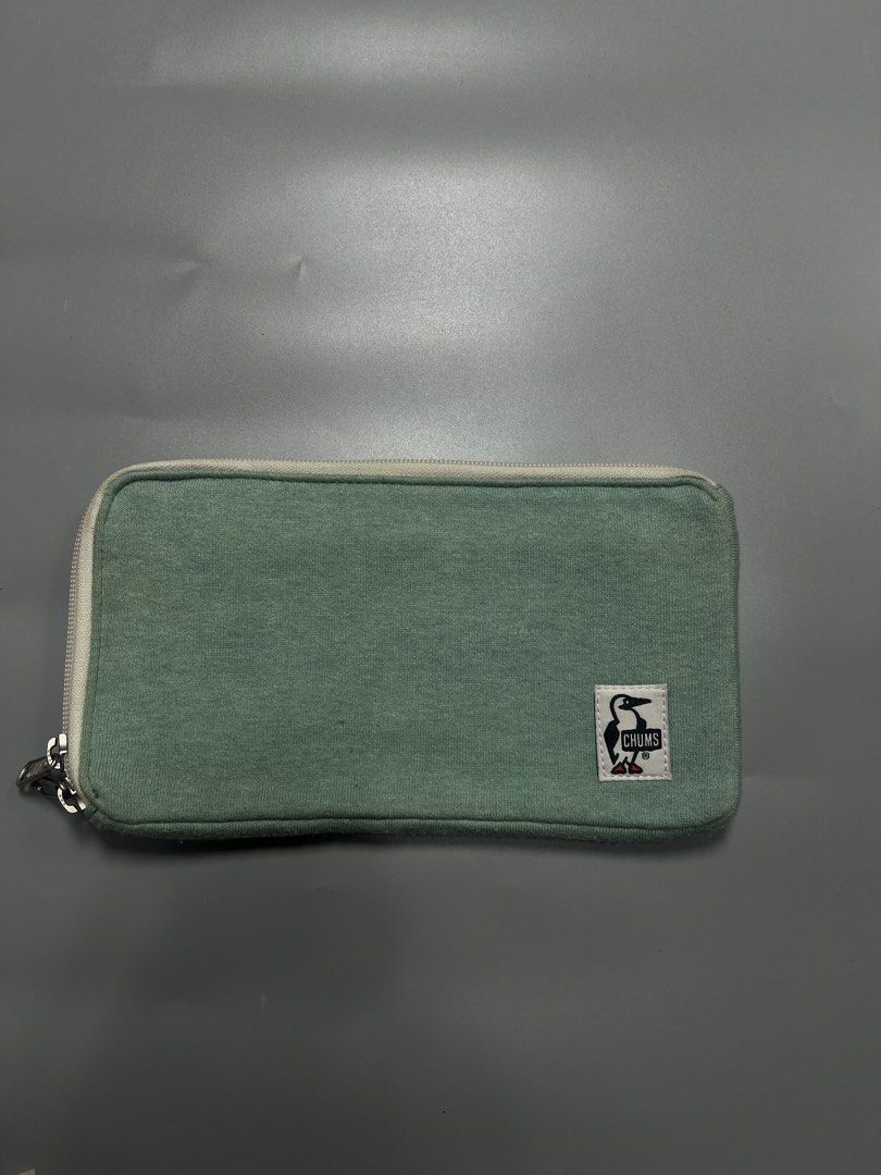 Chums Sling/Pouch/Bag (Category: Belt bags, Clutches and Pouches) located in Ragay. Submitted by sergesalgado (Listing ID 1470497084, Image 1). Description: Chums bag Issue: Needwash/ No sling .