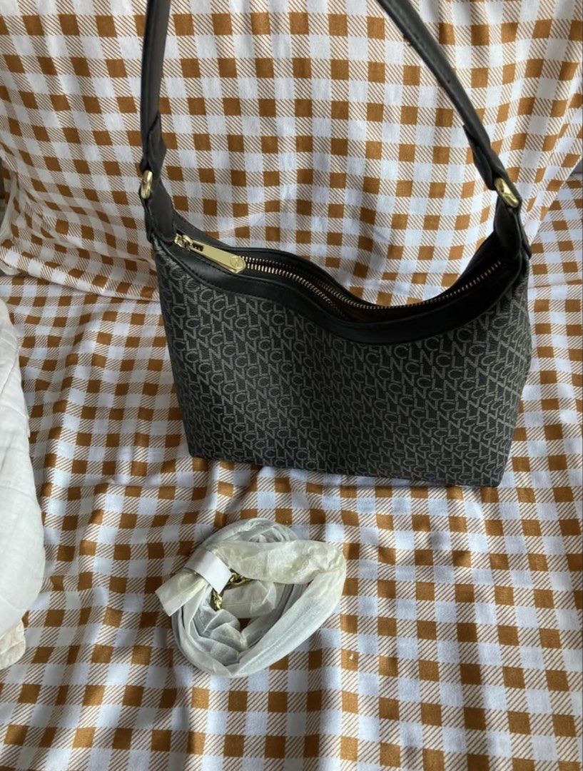 CLN LUIZA & VINTAGE COACH (Category: Shoulder Bags) located in Manila. Submitted by dianemae90804 (Listing ID 1470427775, Image 3). Description: CLN LUIZA - NEW SHOULDER LEATHER - USED 2x ONLY - STILL IN NEW CONDITION VINTAGE COACH -STAIN SA PICTURE (washable) -AUTHENTIC -SEE PICS FOR DETAILS SELLING FOR BUNDLE ‼️.