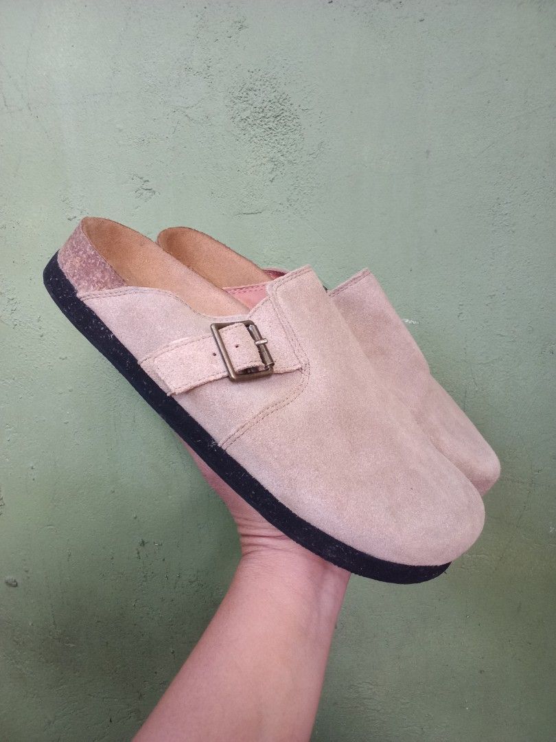 Clogs unisex (Category: Flats & Sandals) located in General Santos City (Dadiangas). Submitted by ukayonlineshoppe (Listing ID 1470479806, Image 3). Description: 25cm excellent condition superb quality.