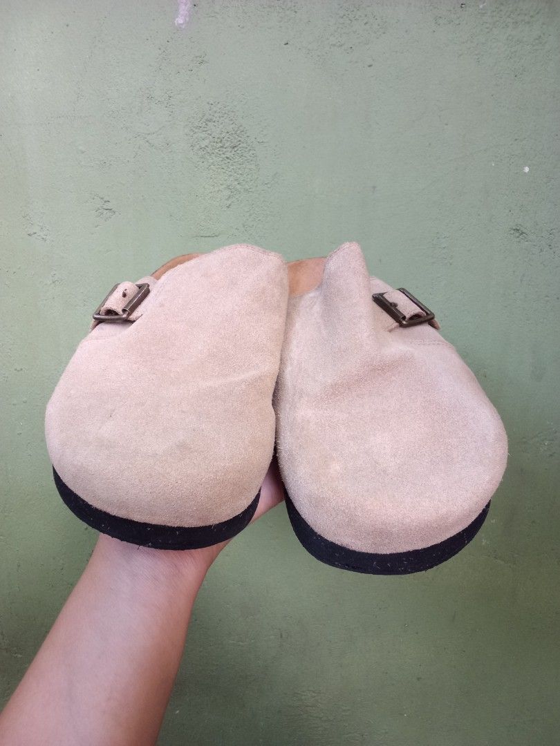 Clogs unisex (Category: Flats & Sandals) located in General Santos City (Dadiangas). Submitted by ukayonlineshoppe (Listing ID 1470479806, Image 2). Description: 25cm excellent condition superb quality.