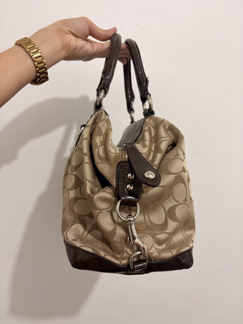 Coach Ashley Handbag and Shoulder bag (Category: Luxury Bags & Wallets) located in General Santos City (Dadiangas). Submitted by thriftqueen5897 (Listing ID 1470506390, Image 2). Description: Details on IG: Koachfindsph Limited replies here. .