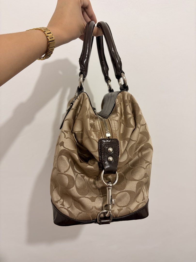 Coach Ashley Handbag and Shoulder bag (Category: Luxury Bags & Wallets) located in General Santos City (Dadiangas). Submitted by thriftqueen5897 (Listing ID 1470506390, Image 3). Description: Details on IG: Koachfindsph Limited replies here. .