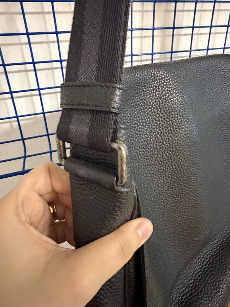 Coach Authentic Mens Messenger Bag Black (Category: Belt bags, Clutches and Pouches) located in Marikina City. Submitted by bg22.23 (Listing ID 1470521085, Image 3). Description: Auth.