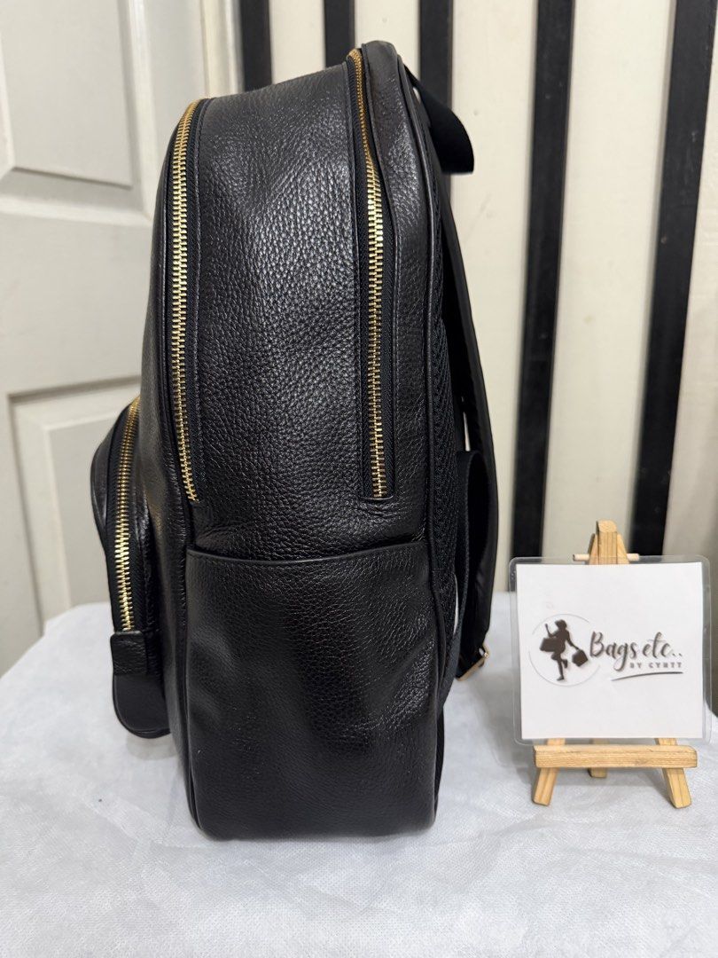 Coach back pack med - large size (Category: Luxury Bags & Wallets) located in Pasig City. Submitted by bagsetcbycyntt (Listing ID 1470376139, Image 3). Description: .