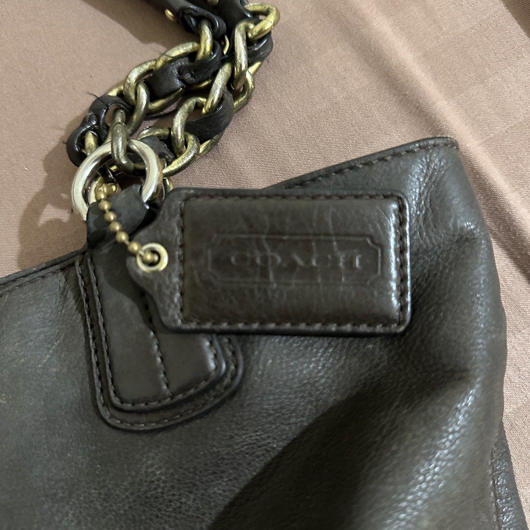 Coach Bag (Category: Luxury Bags & Wallets) located in Manila. Submitted by zrycjp (Listing ID 1470377116, Image 3). Description: price is negotiable - flaws on the strap - needs cleaning.