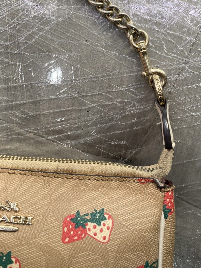 Coach Nolita 19 Bag (Category: Shoulder Bags) located in Davao. Submitted by workmensph (Listing ID 1470434816, Image 3). Description: with issues.