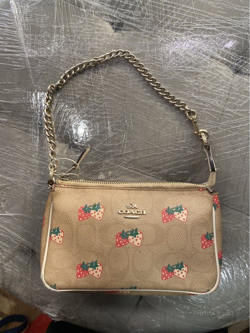 Coach Nolita 19 Bag (Category: Shoulder Bags) located in Davao. Submitted by workmensph (Listing ID 1470434816, Image 1). Description: with issues.