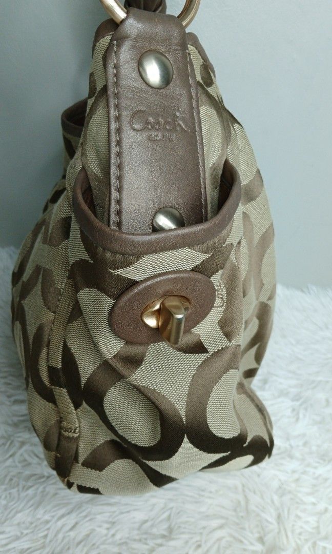 Coach bag (Category: Tote Bags) located in Bulacan. Submitted by caikymaria (Listing ID 1470461807, Image 3). Description: fr japan manage ur expectations check photos po no cod, payment 1st via jnt.